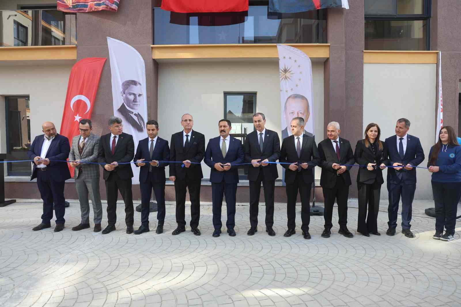 İş Bankası’ndan depremin yaralarının sarıldığı Hatay’a eğitim desteği 7 is bankasindan depremin yaralarinin sarildigi hataya egitim destegi 3 teABOMCC