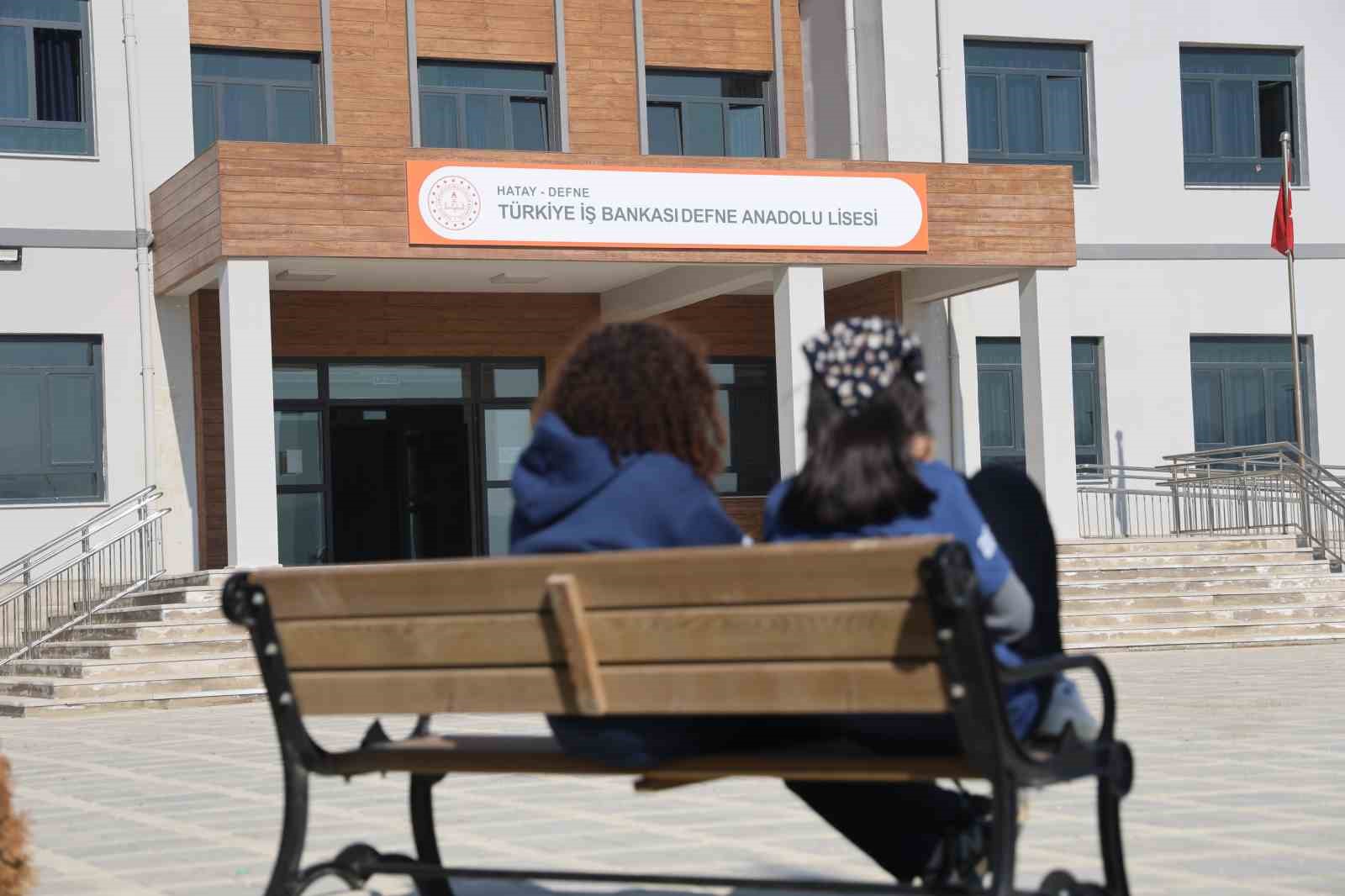 İş Bankası’ndan depremin yaralarının sarıldığı Hatay’a eğitim desteği 10 is bankasindan depremin yaralarinin sarildigi hataya egitim destegi 6
