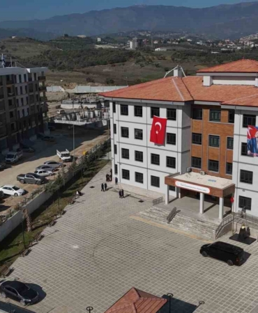 is-bankasindan-depremin-yaralarinin-sarildigi-hataya-egitim-destegi-bqWnEsTA.jpg