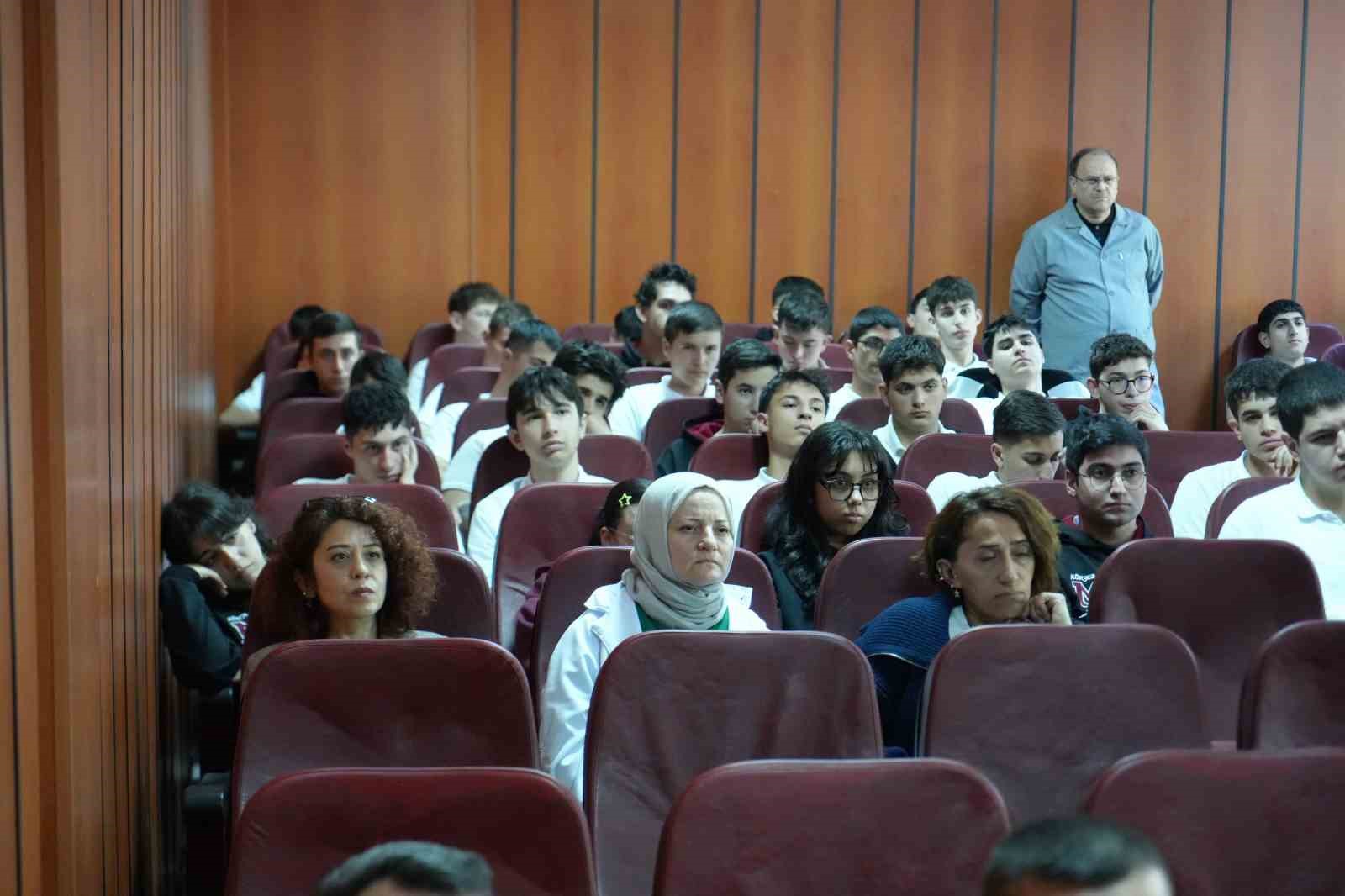 is dunyasinda devir degisti nitelikli personel arayan isveren ogrencinin ayagina gidiyor 6 dMpZYkCn