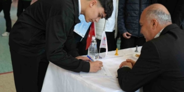 is-dunyasinda-devir-degisti-nitelikli-personel-arayan-isveren-ogrencinin-ayagina-gidiyor-Z6zcGiXU.jpg
