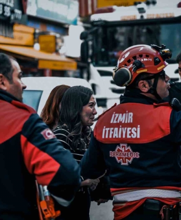 is-hanini-alevler-sardi-itfaiye-12-kisiyi-kurtardi-ELxh3Yq9.jpg
