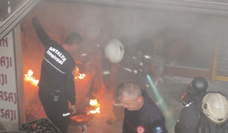is-haninin-bodrum-katinda-cikan-yangin-korkuttu-Ra48BBrx.jpg