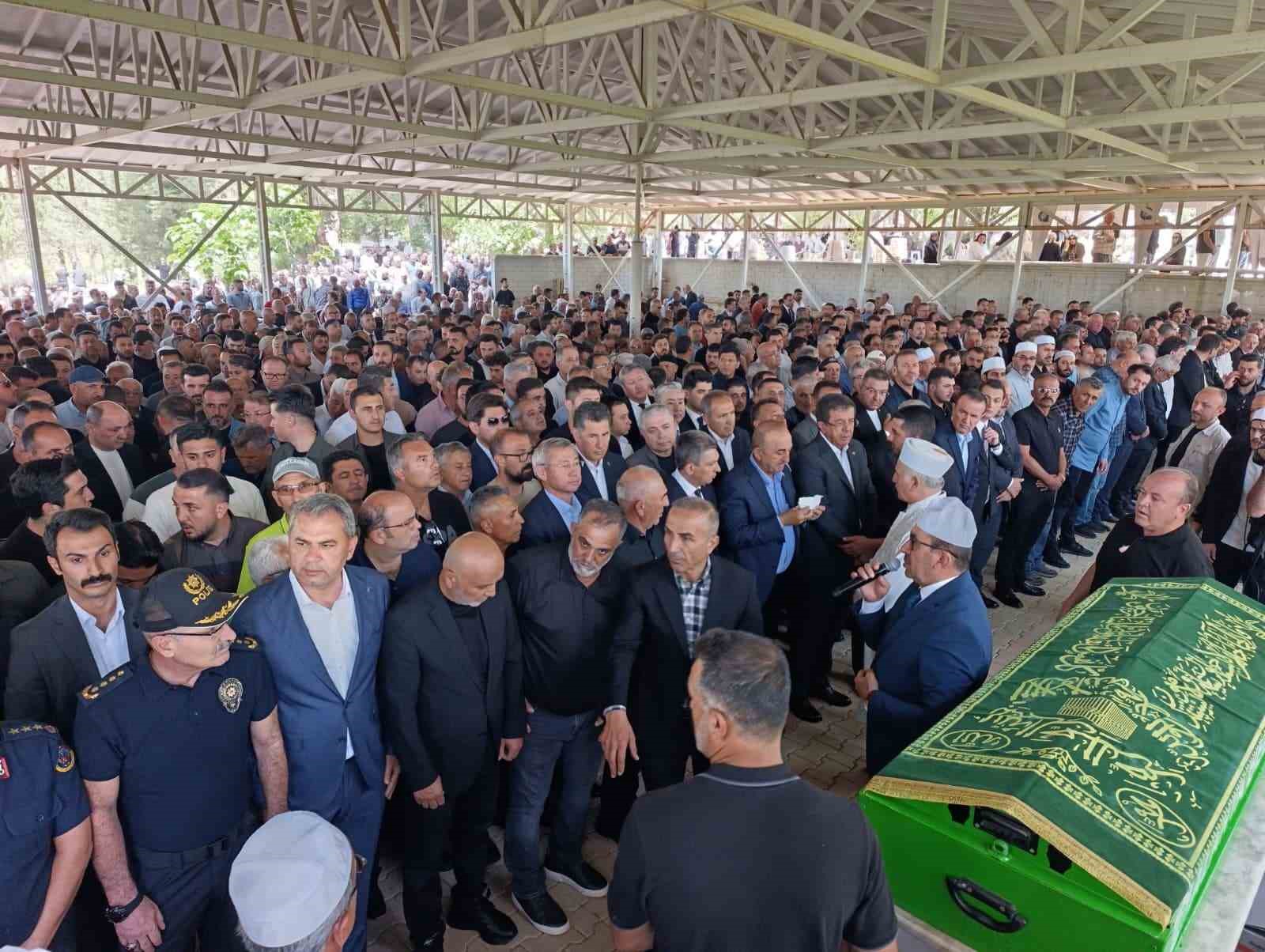 is insani aydin cavusoglu son yolculuguna ugurlandi 3 ZBJlVip3