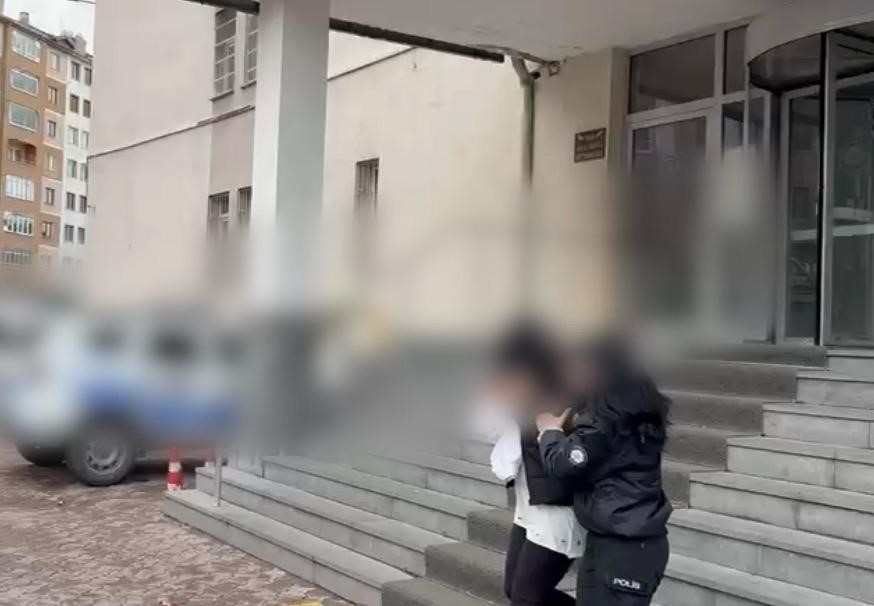 is insanina santaj yapan 3 sahis yakalandi 0 jDcin3ui