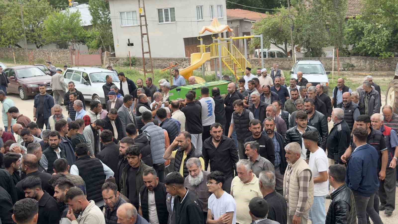 is kazasinda hayatini kaybeden genc isci son yolculuguna ugurlandi 2 kWnriBeb