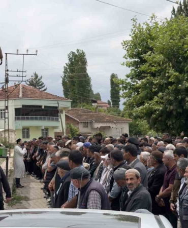 is-kazasinda-hayatini-kaybeden-genc-isci-son-yolculuguna-ugurlandi-zLL8f2Hj.jpg