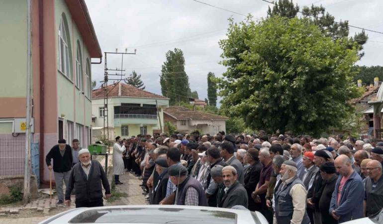 is-kazasinda-hayatini-kaybeden-genc-isci-son-yolculuguna-ugurlandi-zLL8f2Hj.jpg