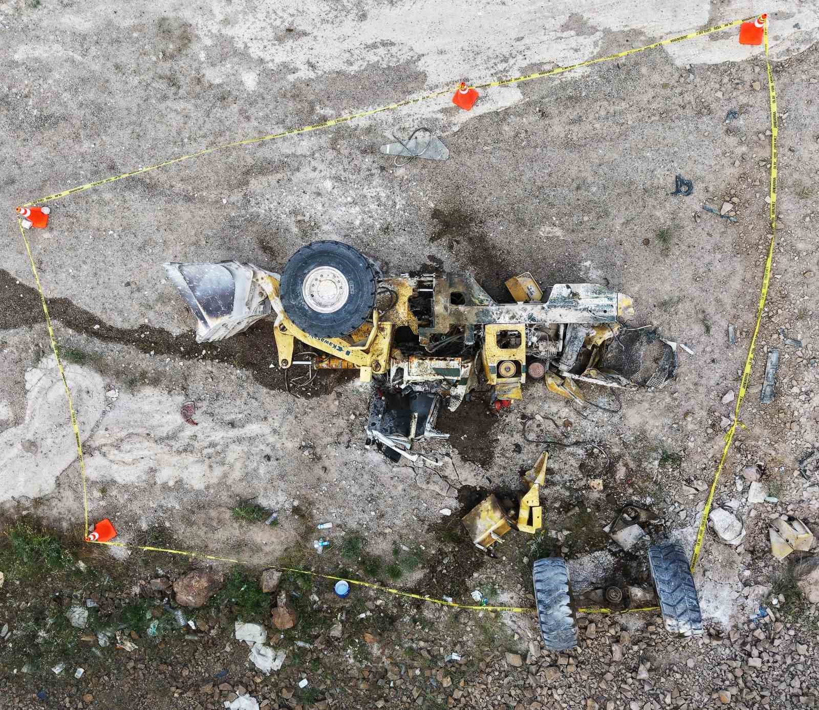 İş makinesi 20 metrelik uçurumdan yuvarlandı: Operatör ağır yaralı 6 is makinesi 20 metrelik ucurumdan yuvarlandi operator agir yarali 2 2PnrZBh7