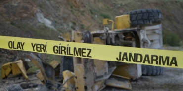 is-makinesi-20-metrelik-ucurumdan-yuvarlandi-operator-agir-yarali-GOM3ZDAX.jpg