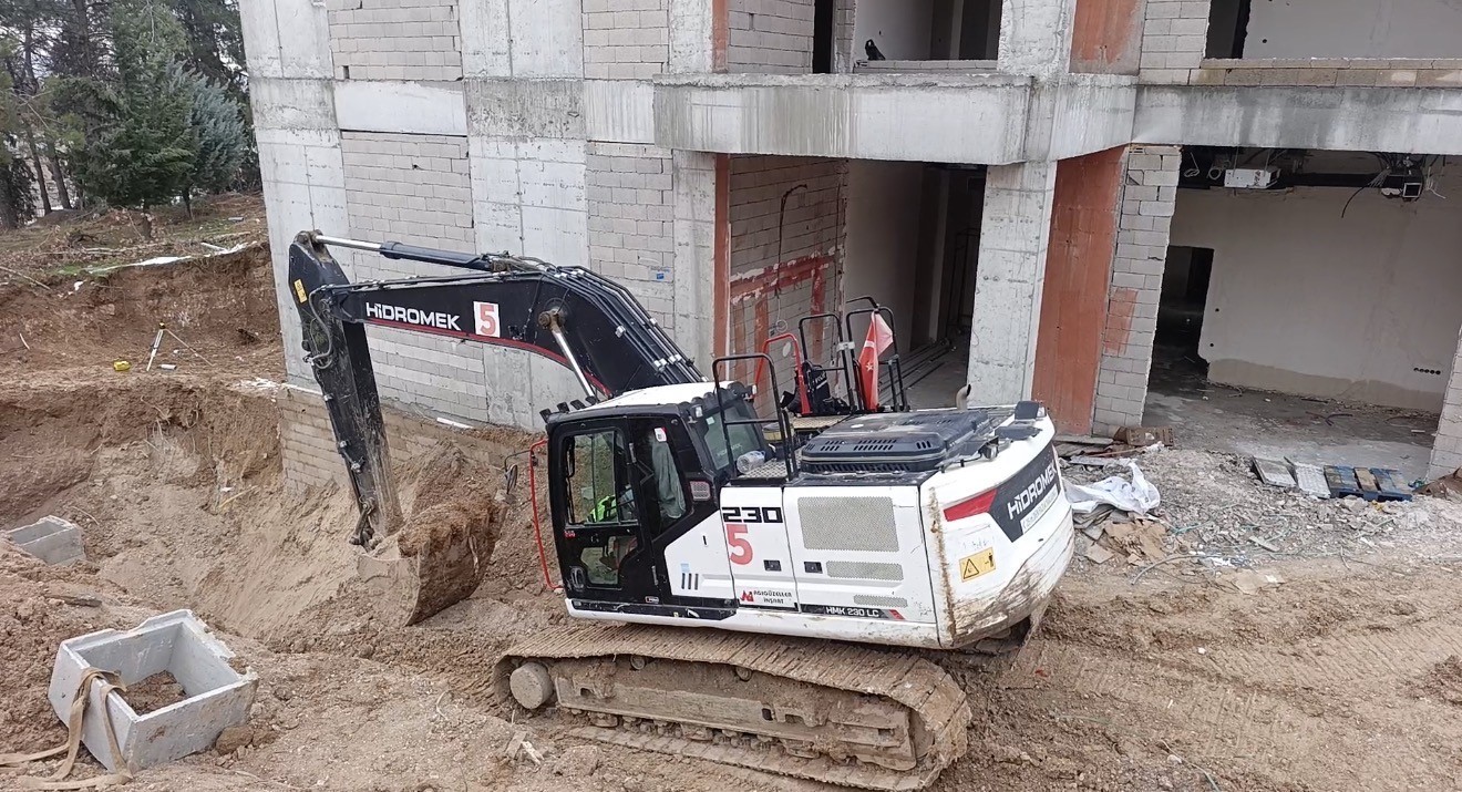 is makinesi ile duvar arasinda sikisan isci hayatini kaybetti 0 4BNHdt6K