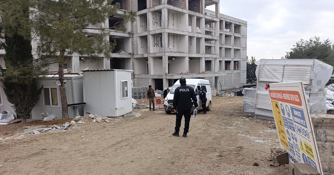 is makinesi ile duvar arasinda sikisan isci hayatini kaybetti 1 vhZVUTAH