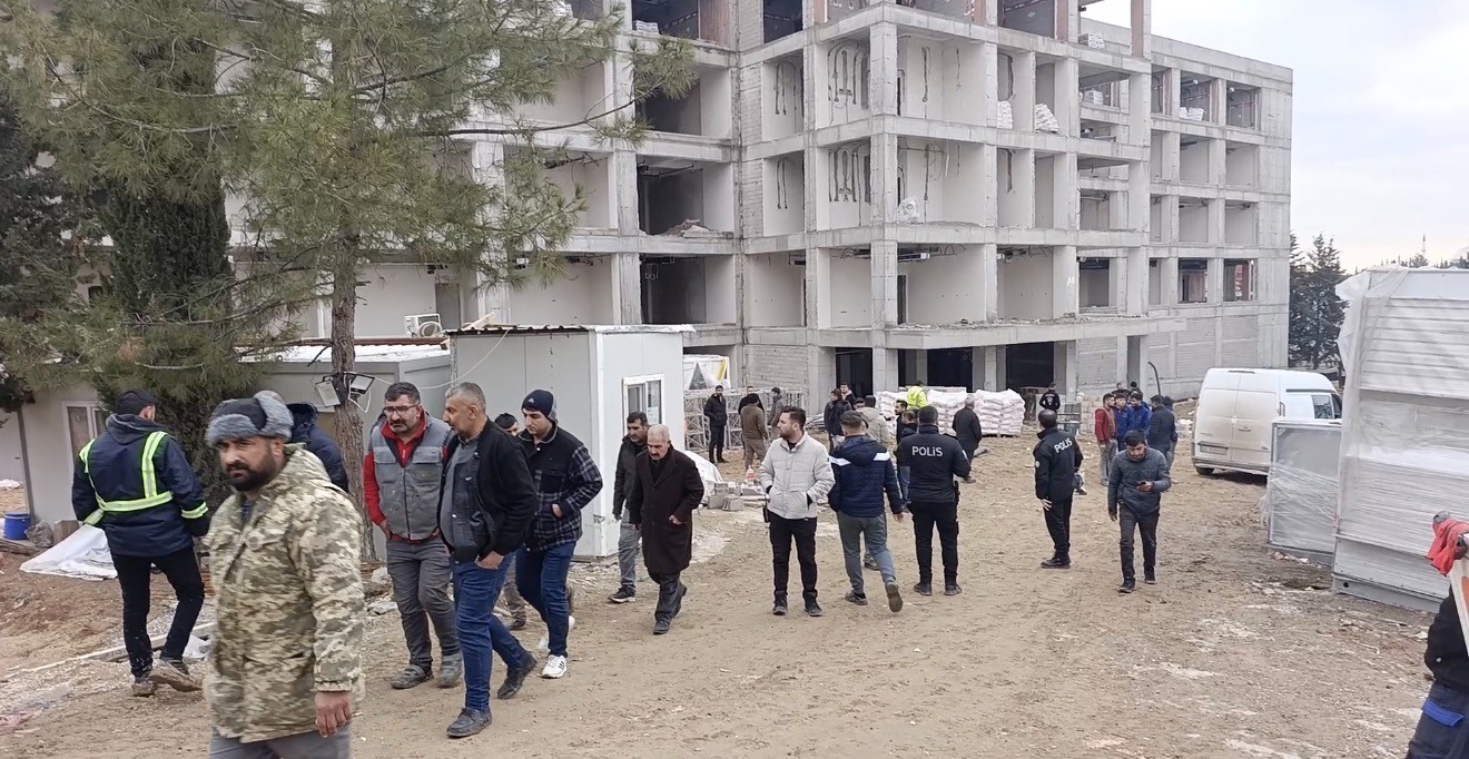 is makinesi ile duvar arasinda sikisan isci hayatini kaybetti 2 3iVRaSwi