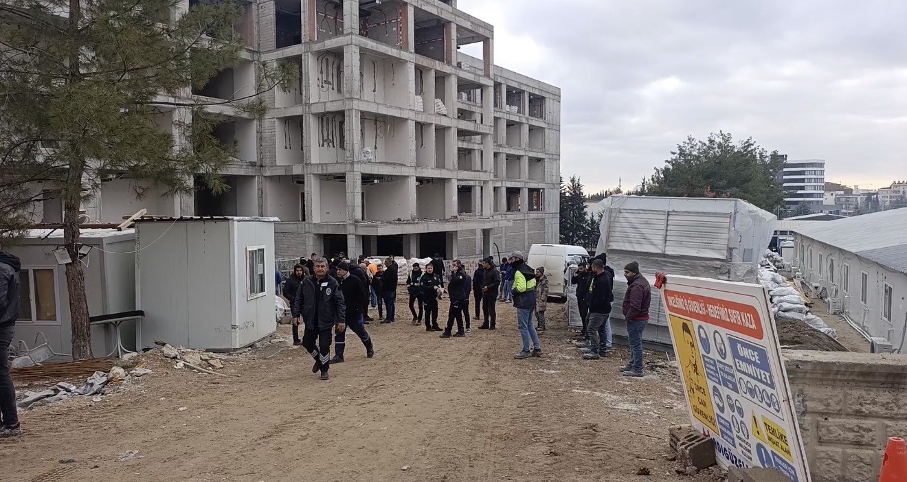 is makinesi ile duvar arasinda sikisan isci hayatini kaybetti 3 pKazatCV