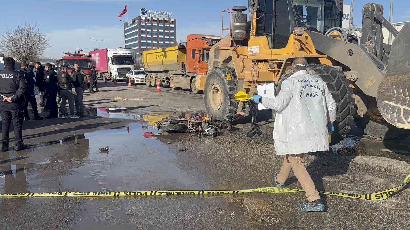 is makinesinin altinda kalan motosikletli hayatini kaybetti 0 P9lmLFDC