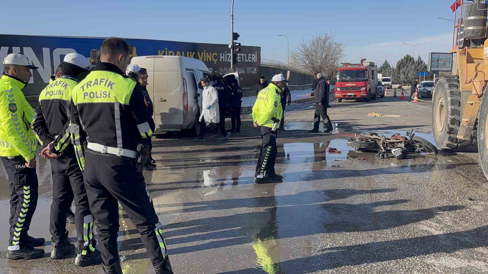 is makinesinin altinda kalan motosikletli hayatini kaybetti 1 4NtvDUvb