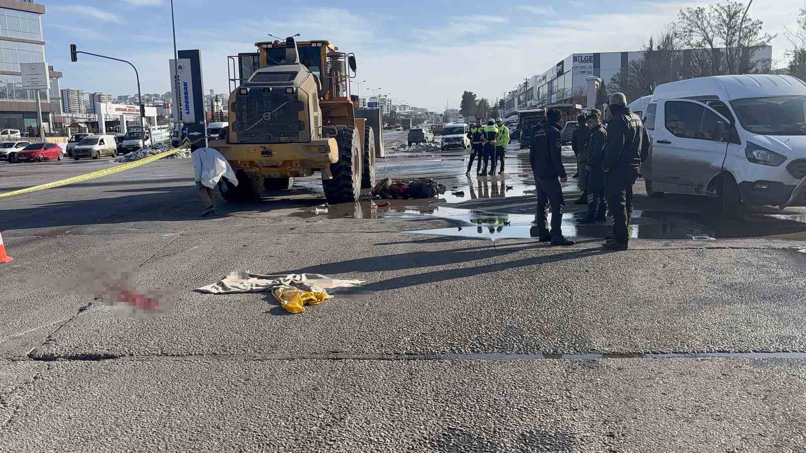 is makinesinin altinda kalan motosikletli hayatini kaybetti 2 iO5V7eB8