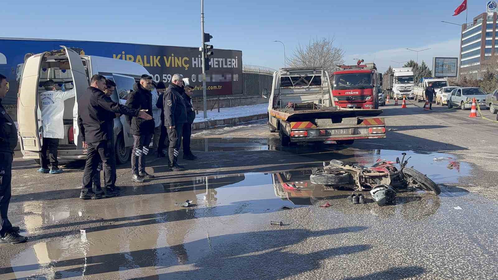 is makinesinin altinda kalan motosikletli hayatini kaybetti 3 HNI2bpaK