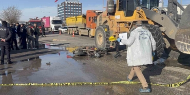 is-makinesinin-altinda-kalan-motosikletli-hayatini-kaybetti-dAiypZh9.jpg
