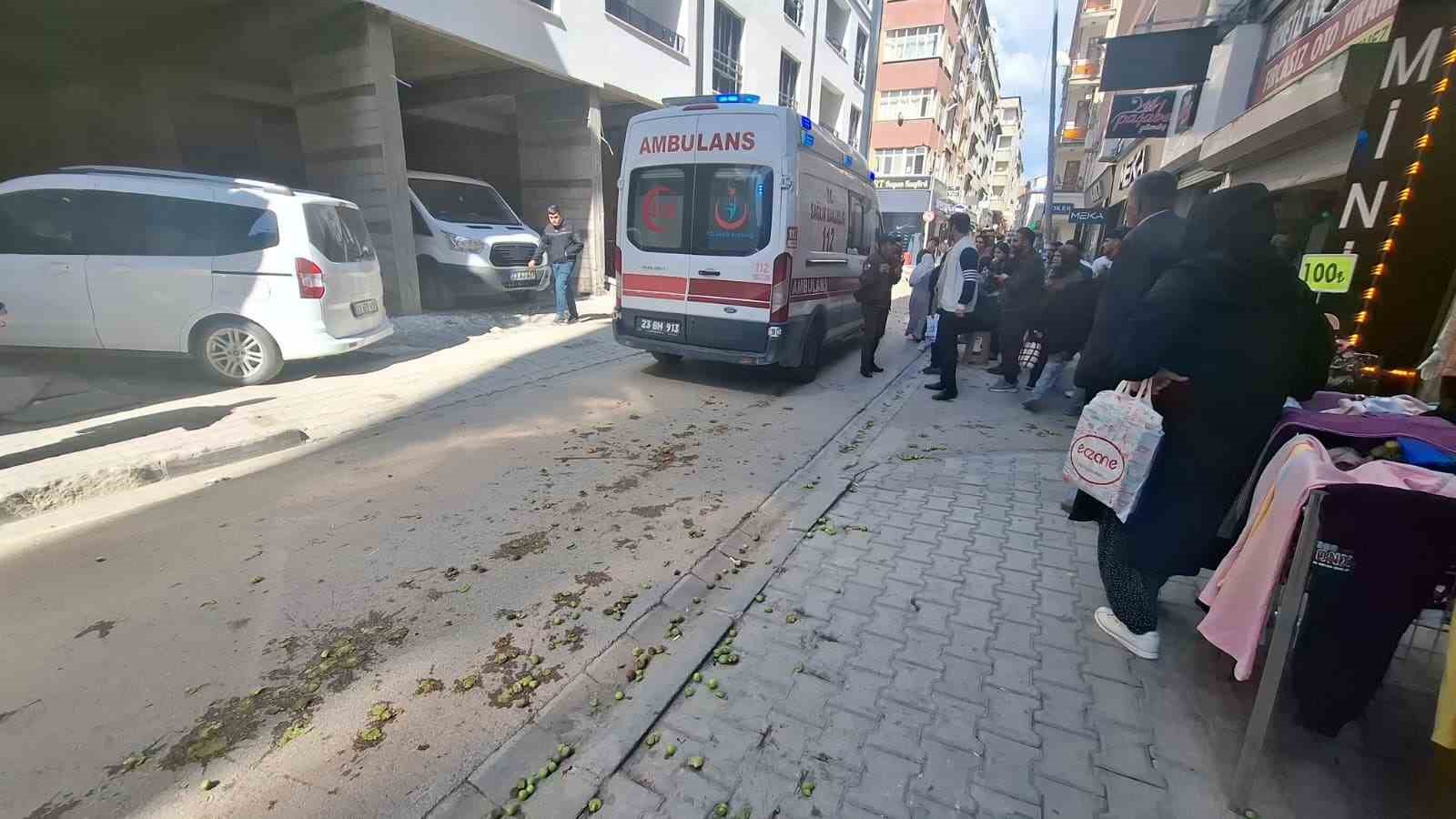İş makinesinin çarptığı seyyar satıcı yaralandı 5 is makinesinin carptigi seyyar satici yaralandi 1 WnVDS3Xb
