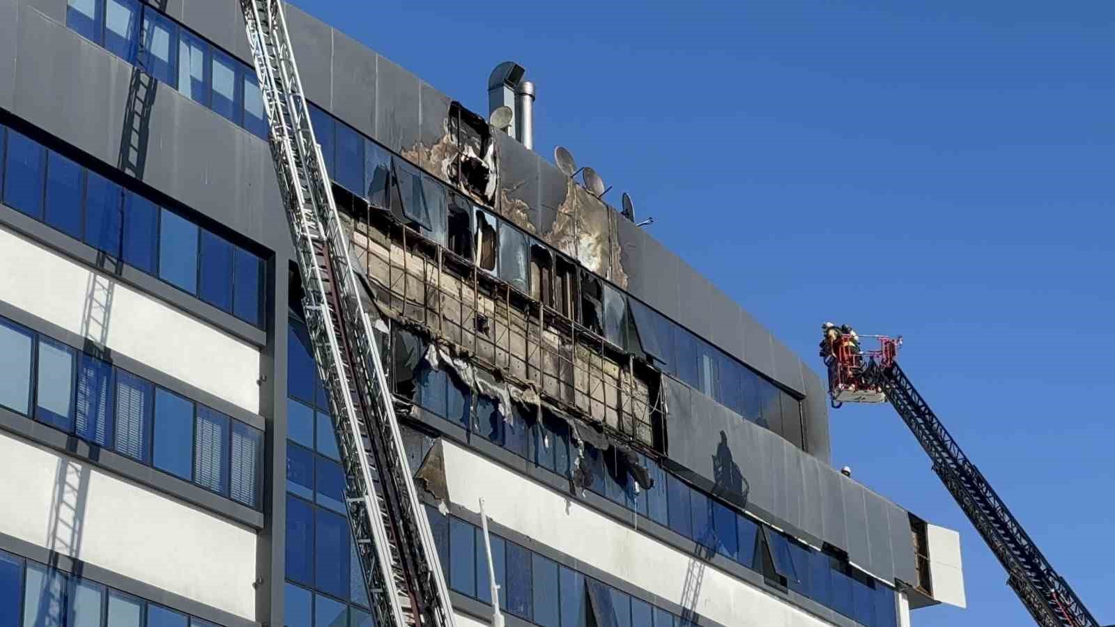 is merkezinin dis cephesinde yangin cikti 0 zW4dsHCg
