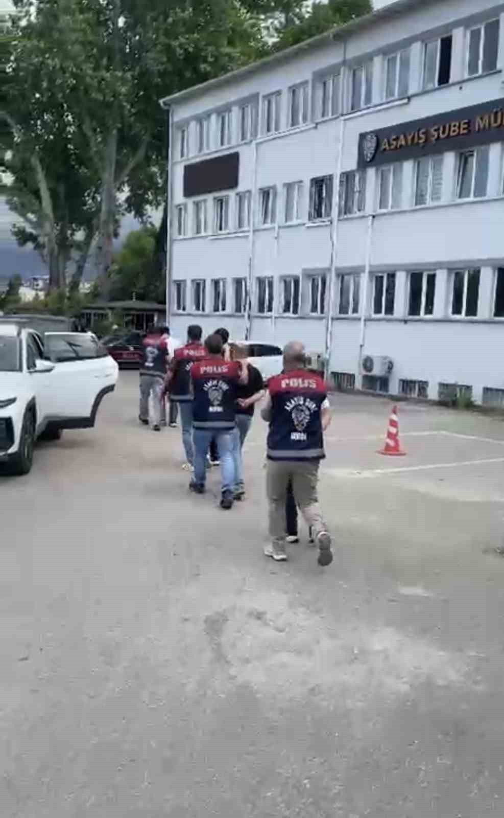 is ve burs vaadiyle hesap avina cikan sebekeye film gibi operasyon polis ikinci kisi SXRd4LQy