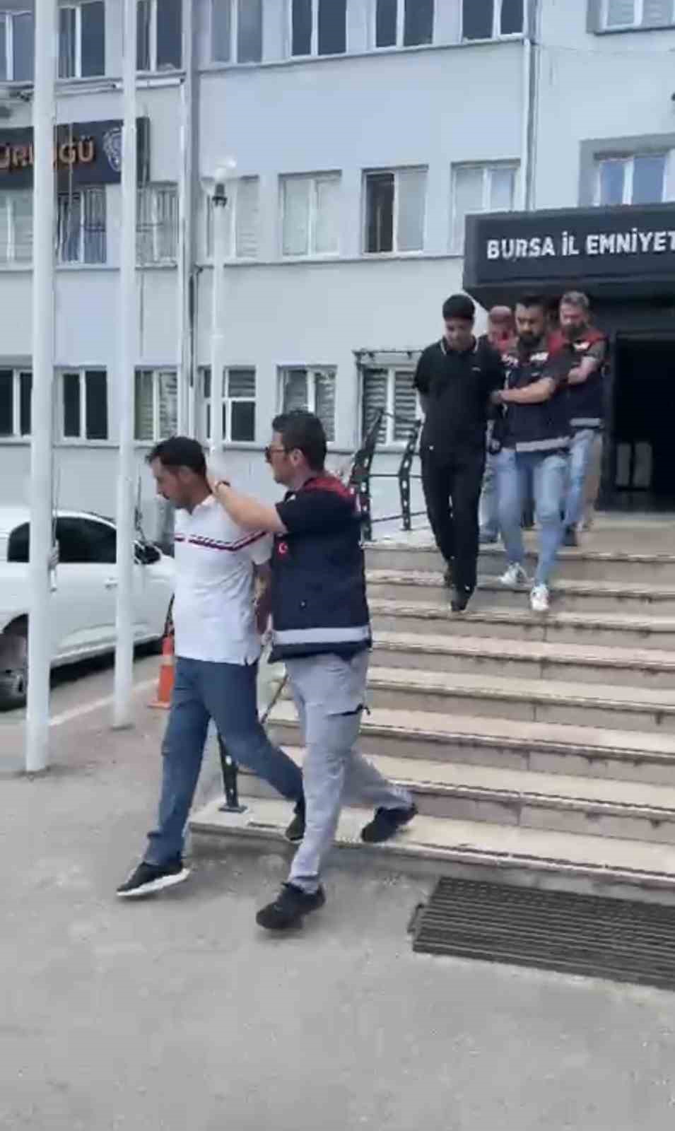 is ve burs vaadiyle hesap avina cikan sebekeye film gibi operasyon polis ikinci kisi tP9v2Baw