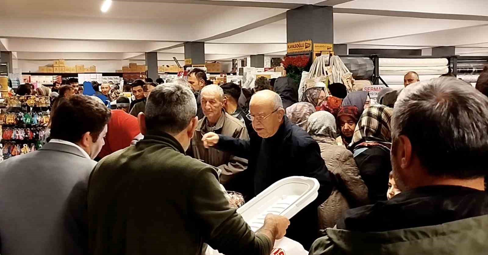 is yeri acilisinda yapilan indirim izdihama sebep oldu 2 1BpyMSZl