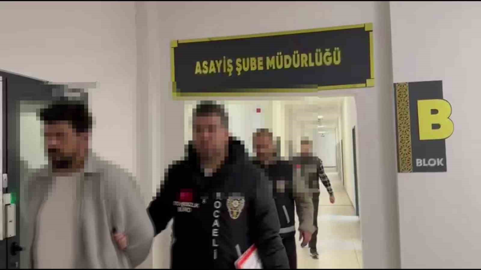 İş yeri hırsızlığı ve sahtecilik yapan 3 şüpheli tutuklandı 5 is yeri hirsizligi ve sahtecilik yapan 3 supheli tutuklandi 1 zvTZKie7