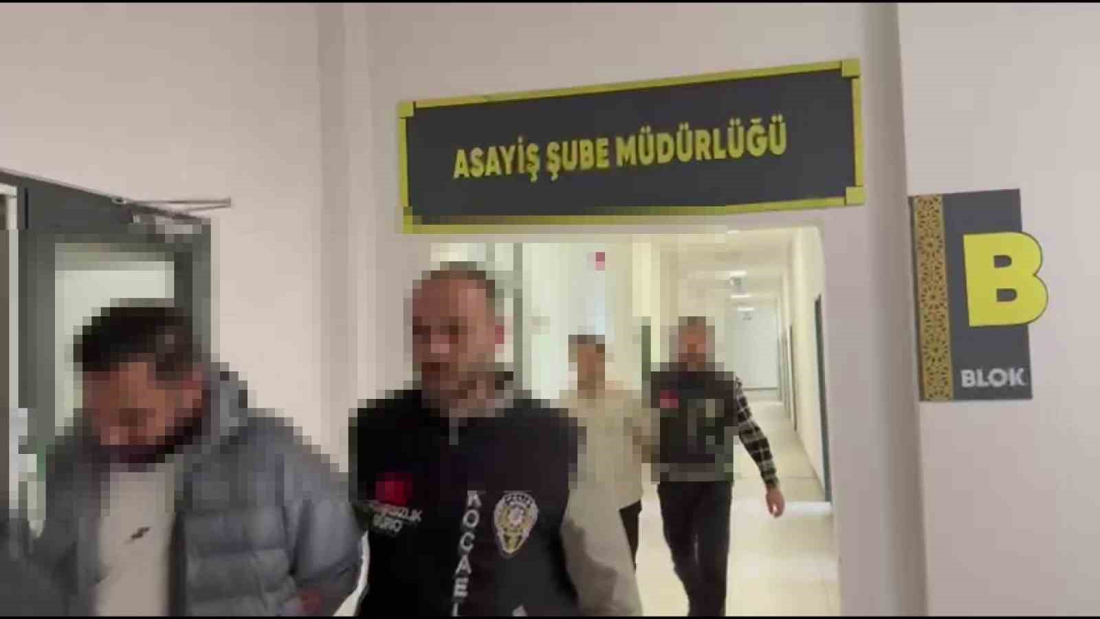İş yeri hırsızlığı ve sahtecilik yapan 3 şüpheli tutuklandı 6 is yeri hirsizligi ve sahtecilik yapan 3 supheli tutuklandi 2 rM79ZcVL