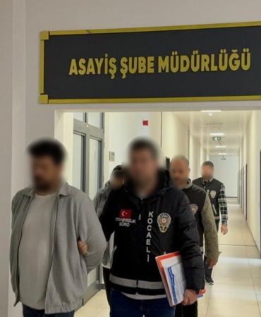 is-yeri-hirsizligi-ve-sahtecilik-yapan-3-supheli-tutuklandi-JttX1cwA.jpg