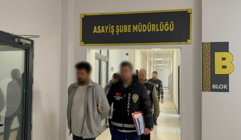 is-yeri-hirsizligi-ve-sahtecilik-yapan-3-supheli-tutuklandi-JttX1cwA.jpg