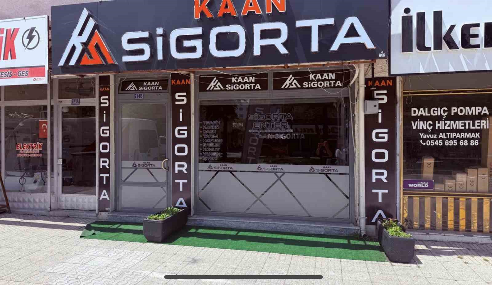 is yeri onundeki saksidaki cicekleri sokup alip gitti 2 RBYRvP3D