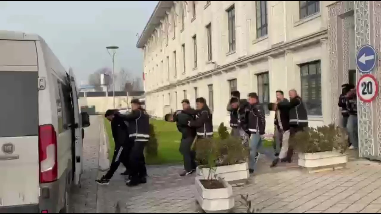 is yeri sahibini olumle tehdit eden suc orgutune yonelik operasyonda 7 kisi tutuklandi 1 ndS3KtL3
