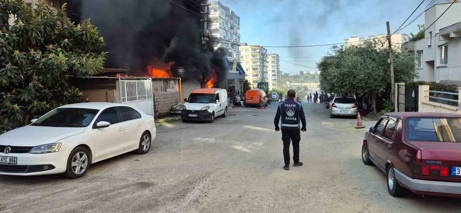 is yerinde baslayan yanginda alevler eve sicradi 0 Jy8EgdSk