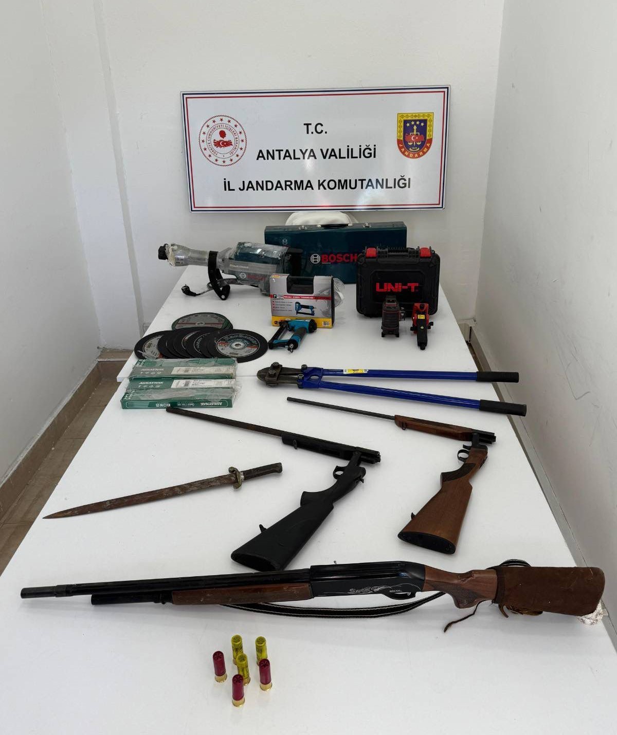 is yerinden hirsizlik olayinin faili yuz tanima sistemi ile tespit edildi 0 vUpwzeIU