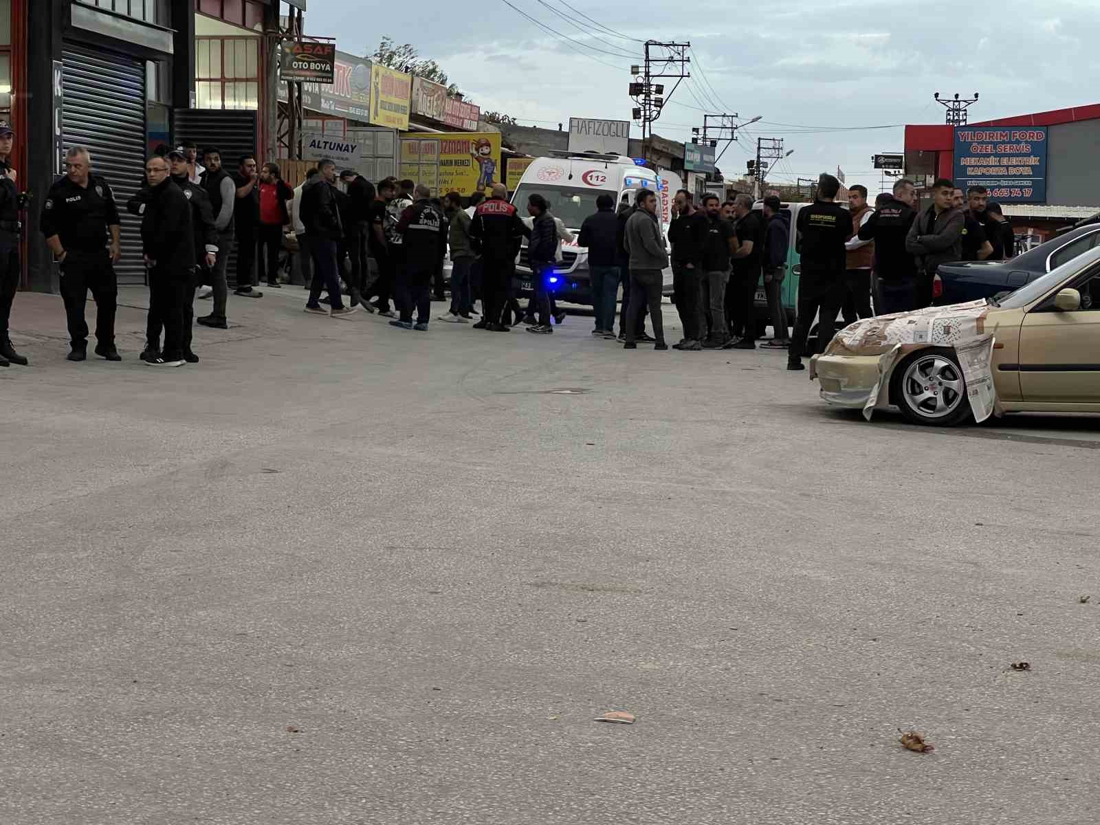 İş yerine gelip tüfekle rastgele ateş etti: 12 yaralı 4 is yerine gelip tufekle rastgele ates etti 12 yarali 0