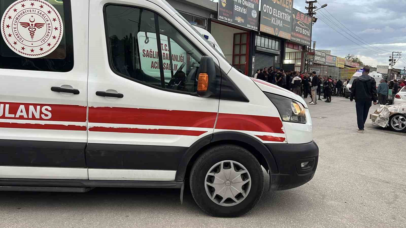 İş yerine gelip tüfekle rastgele ateş etti: 12 yaralı 6 is yerine gelip tufekle rastgele ates etti 12 yarali 2 sBtpi4CH
