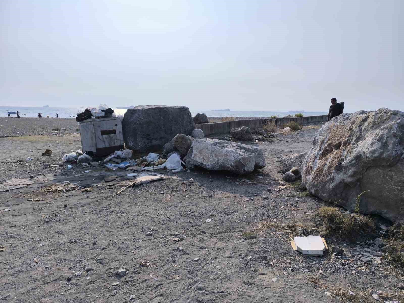 İş yerine ruhsat verilmeyince yolu kapattı: "Burada yol diye bir şey yok, burası bizim arsamızın içinde" 6 is yerine ruhsat verilmeyince yolu kapatti burada yol diye bir sey yok burasi bizim 3uWEQdDL