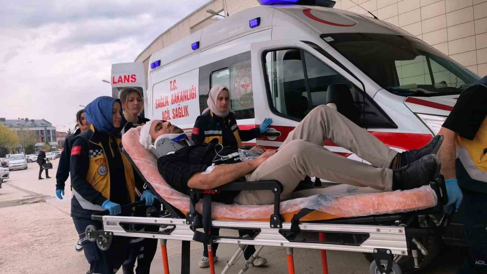 is yerine sopalarla girip ortaligi savas alanina cevirdiler 4 yarali 0 P8EERqJl