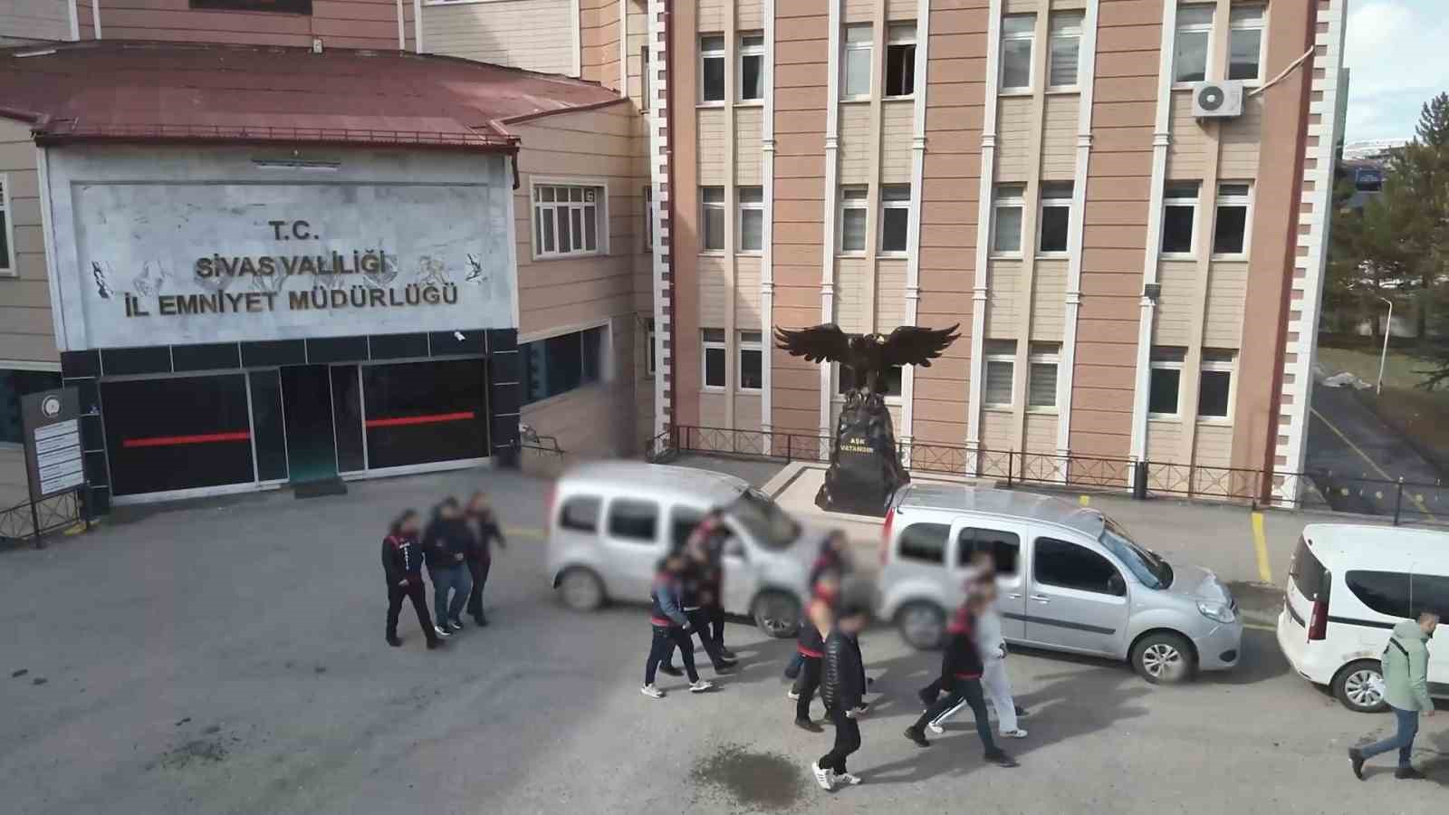 is yerini kursunlayan 4 kisiden 3u tutuklandi 0 Uq3XEZrY