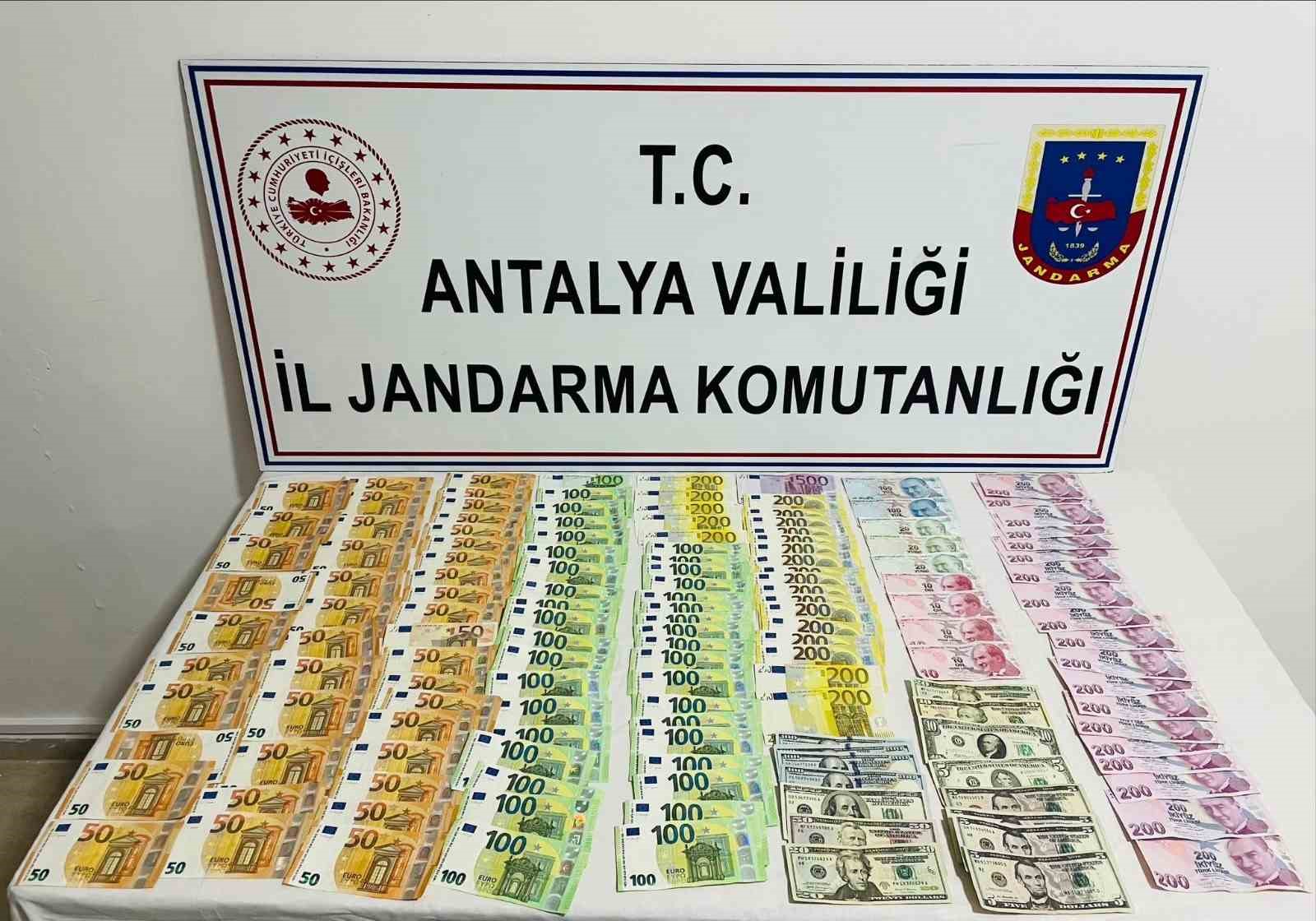 is yerinin kasasindan 1 milyon tl degerinde doviz calan hirsiz eski calisani cikti 2 c6NsOMrc