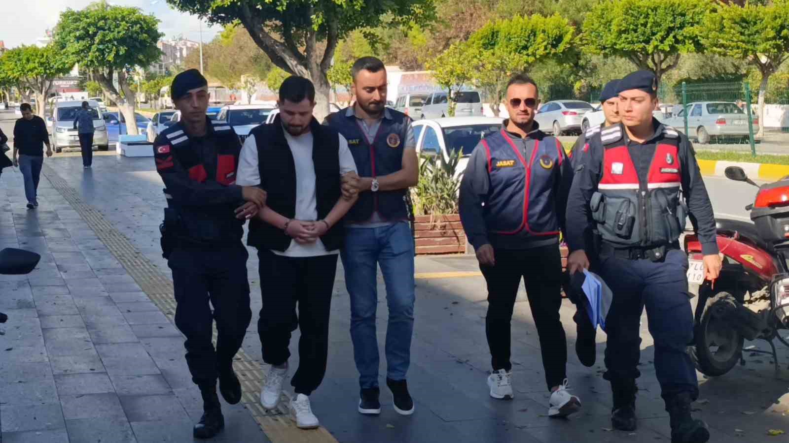 is yerinin kasasindan 1 milyon tl degerinde doviz calan hirsiz eski calisani cikti 3 nYUhe89L