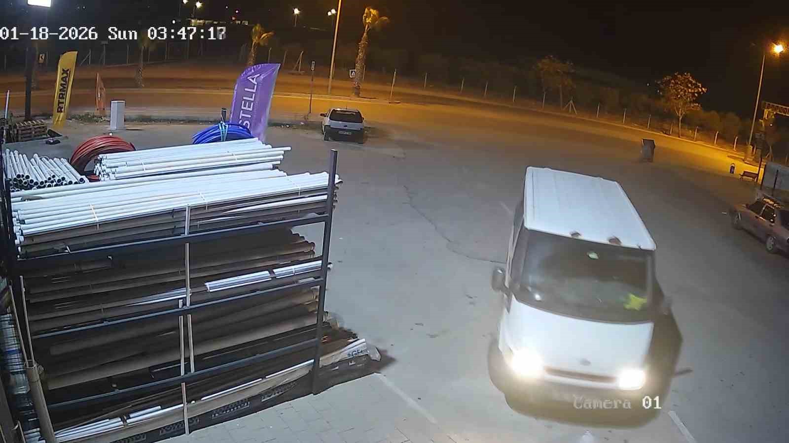 İş yerlerine giren hırsızlar ne bulduysa çaldı: 2 şüpheli tutuklandı 7 is yerlerine giren hirsizlar ne bulduysa caldi 2 supheli tutuklandi 3 hVJzbNpY