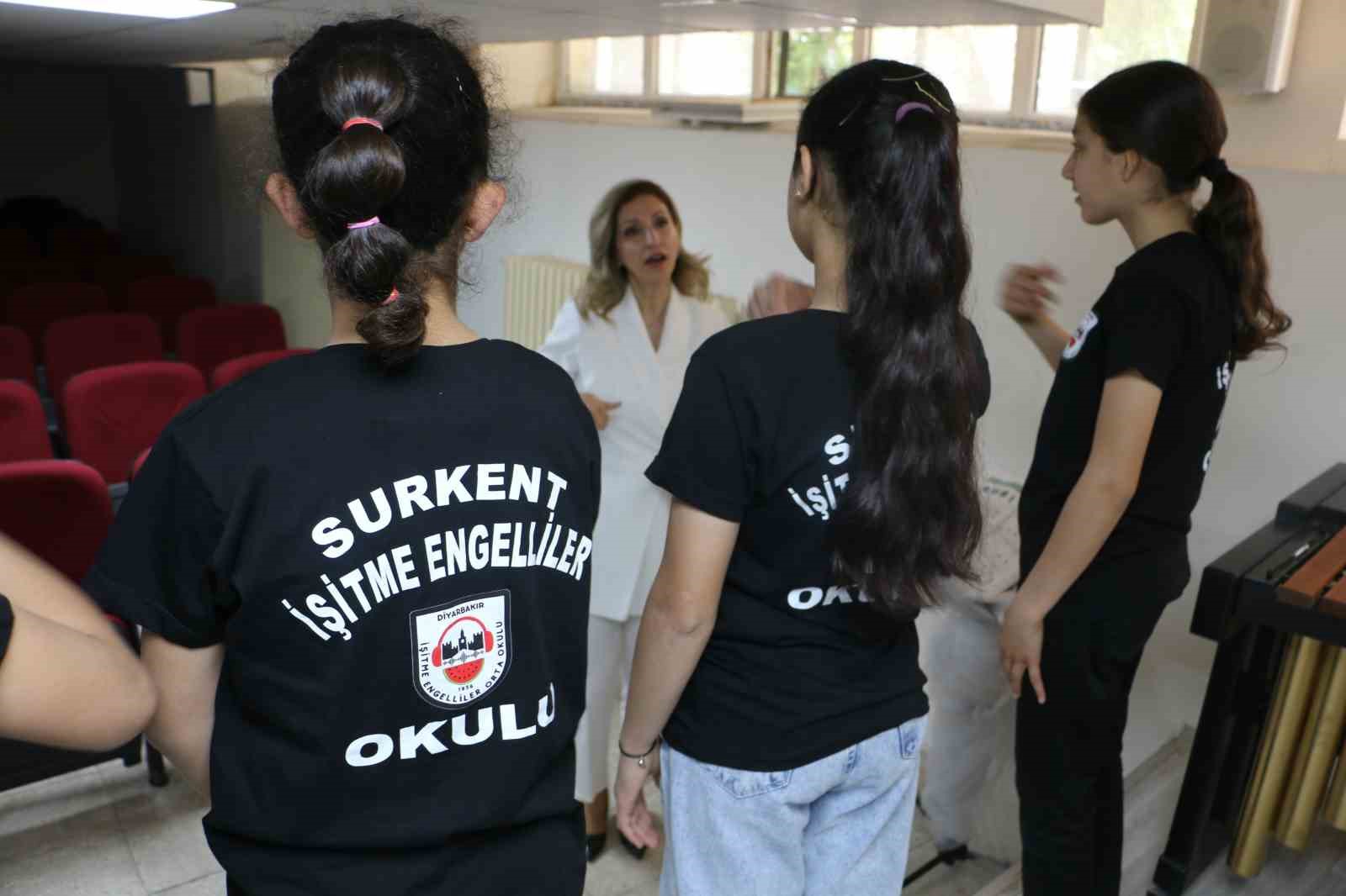 isaret diliyle yurekten beste sizi ruhumla duyabilirim 1 uU2NqTM7