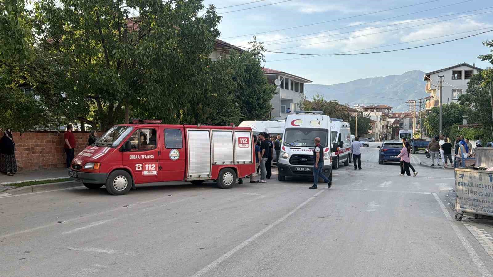 İşçi servisi ile otomobil çarpıştı: 5 yaralı 7 isci servisi ile otomobil carpisti 5 yarali 3