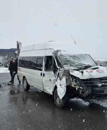 isci-servisi-tira-carpti-11-yarali-ulVYQPN3.jpg