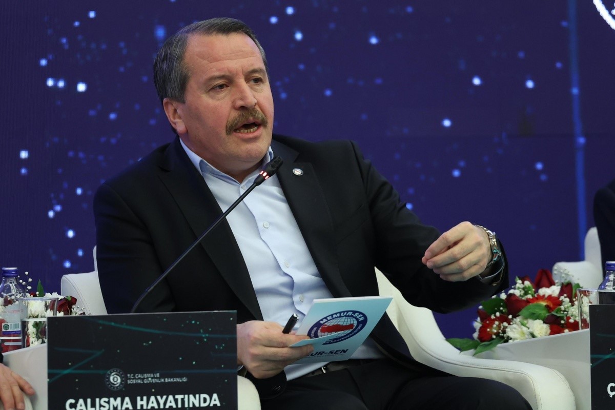 İşçi ve memur konfederasyonlarından dijital dönüşüm uyarısı: "Doğru yönetilmezse sosyal adaletsizlikleri derinleştirebilir" 6 isci ve memur konfederasyonlarindan dijital donusum uyarisi dogru yonetilmezse sosyal adaletsizlikleri derinlestirebilir 2 KdkfnWzF