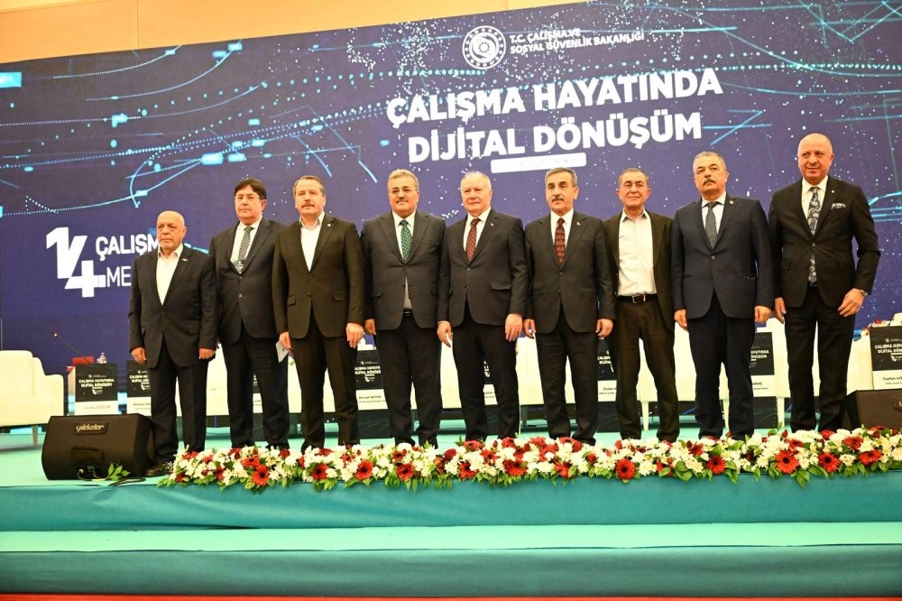 İşçi ve memur konfederasyonlarından dijital dönüşüm uyarısı: "Doğru yönetilmezse sosyal adaletsizlikleri derinleştirebilir" 8 isci ve memur konfederasyonlarindan dijital donusum uyarisi dogru yonetilmezse sosyal adaletsizlikleri derinlestirebilir 4 RI62C6lf