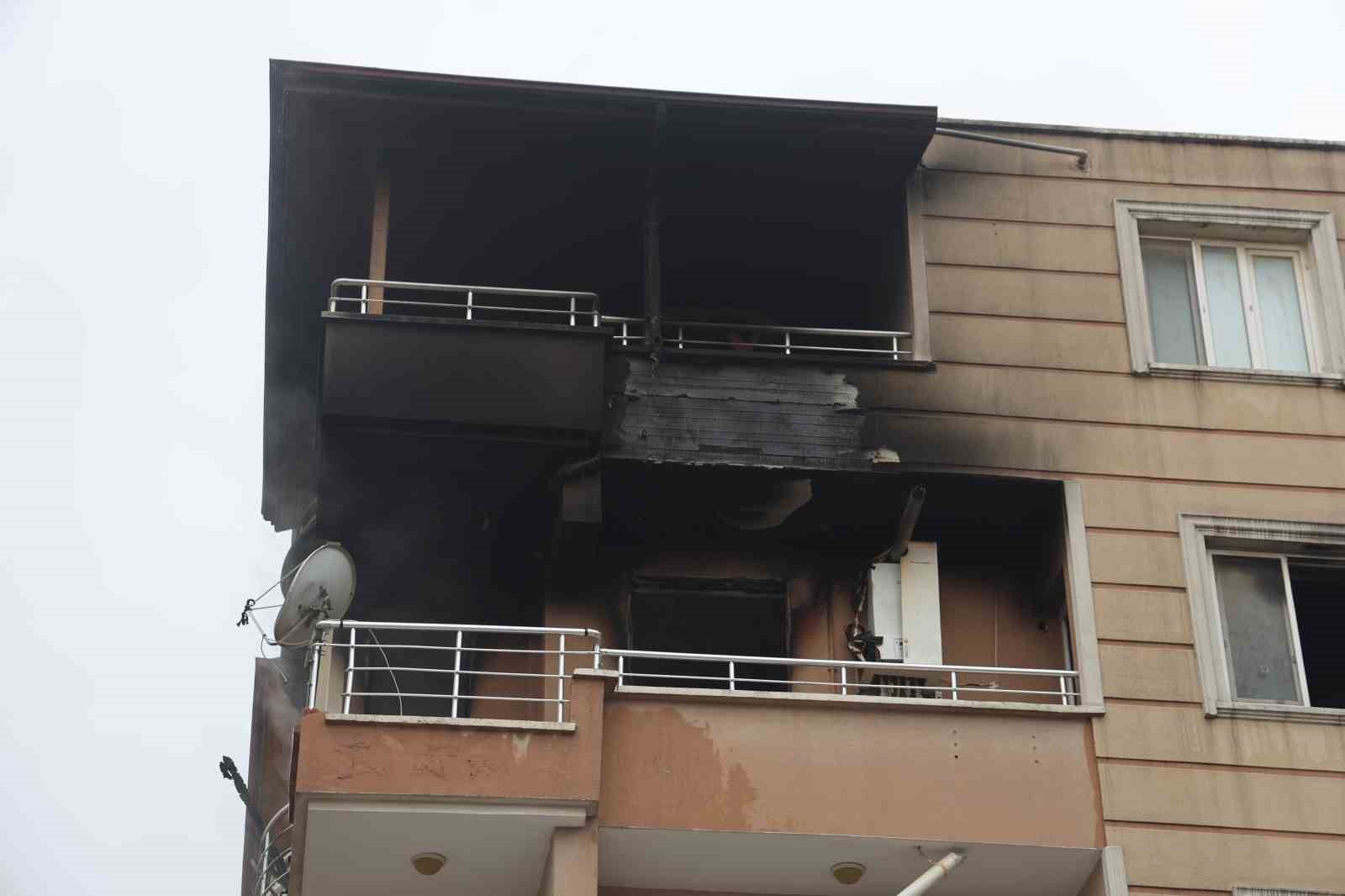 iscilerin kaldigi apartman dairesi alevlere teslim oldu 3 VDw7sKXh